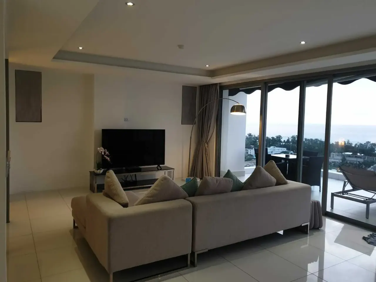 Condo · 2 室 · 2 卫 · 144 m²