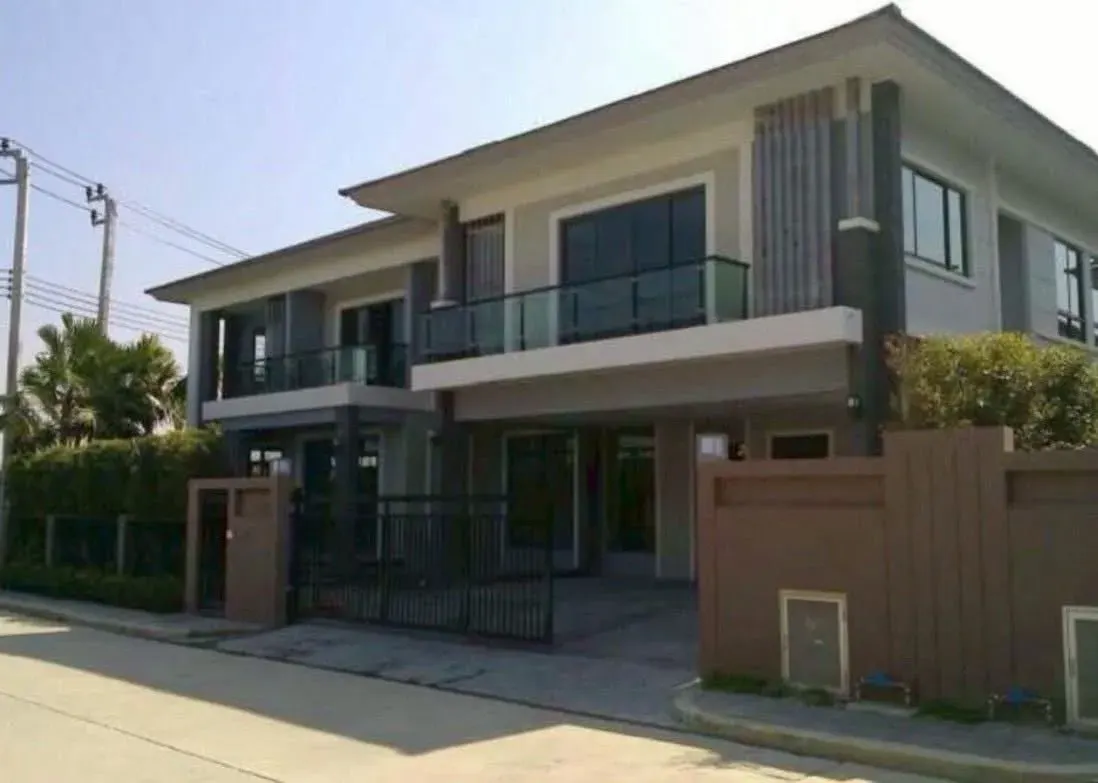 House · 6 ห้องนอน · 5 ห้องน้ำ · 440 m²