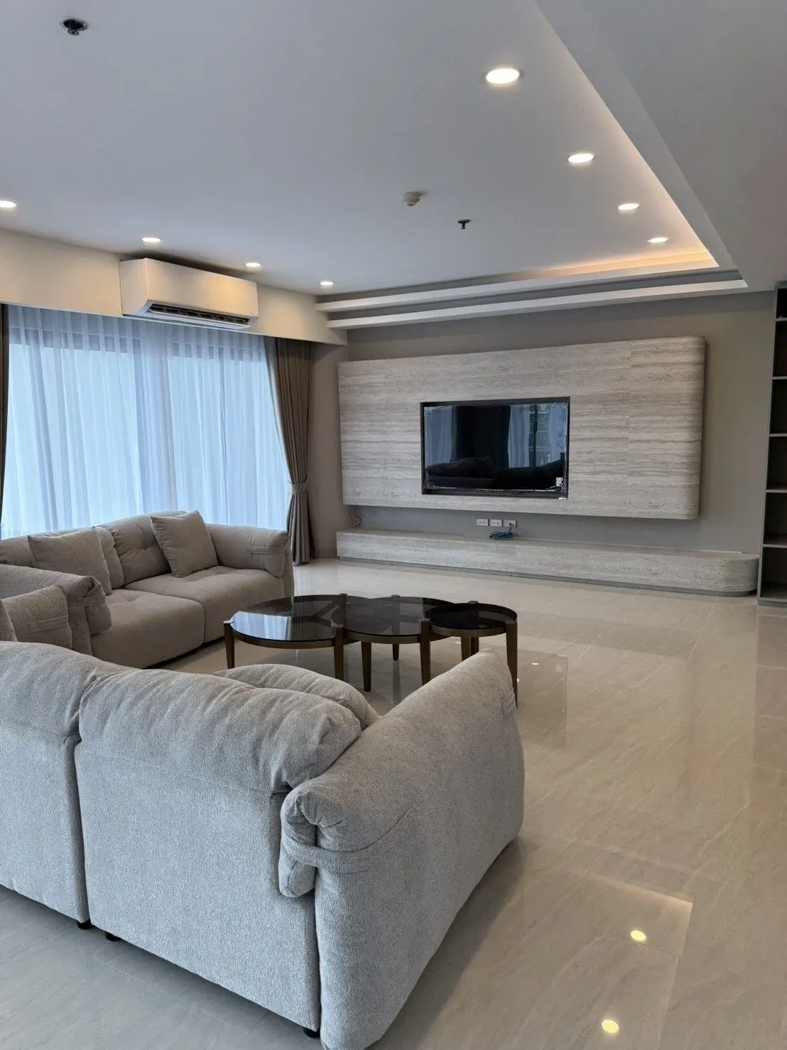 4 bd · 5 ba · 371 m²