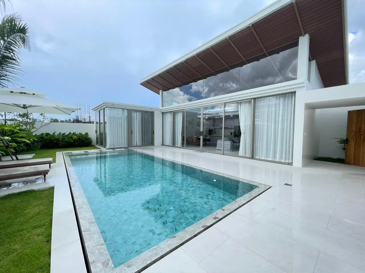 Villa · 3 bd · 3 ba · 212 m²