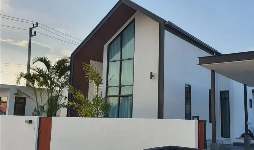 House · 3 bd · 2 ba · 145 m²