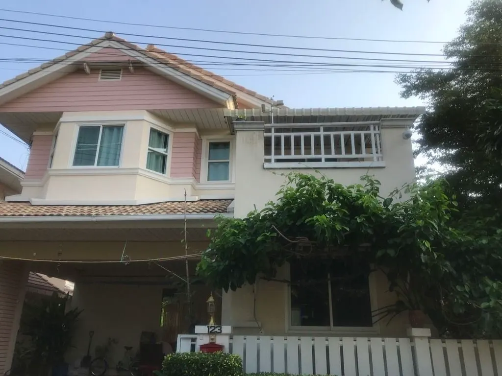 House · 4 室 · 3 卫 · 245 m²