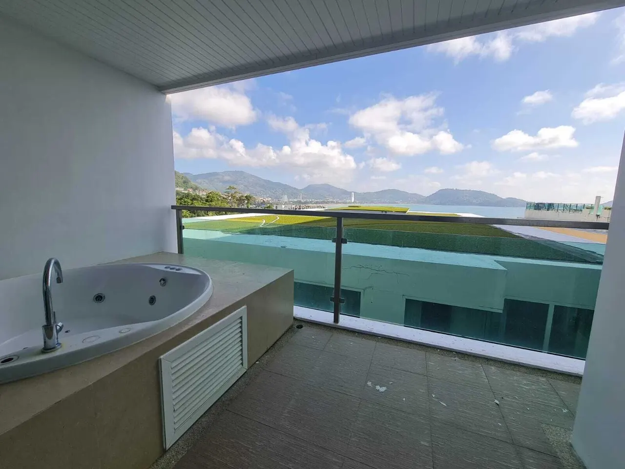 Condo · 2 室 · 2 卫 · 109 m²