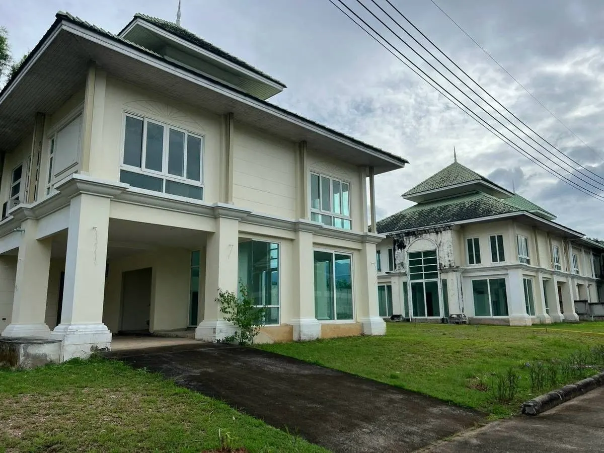 3 ห้องนอน · 3 ห้องน้ำ · 145 m²