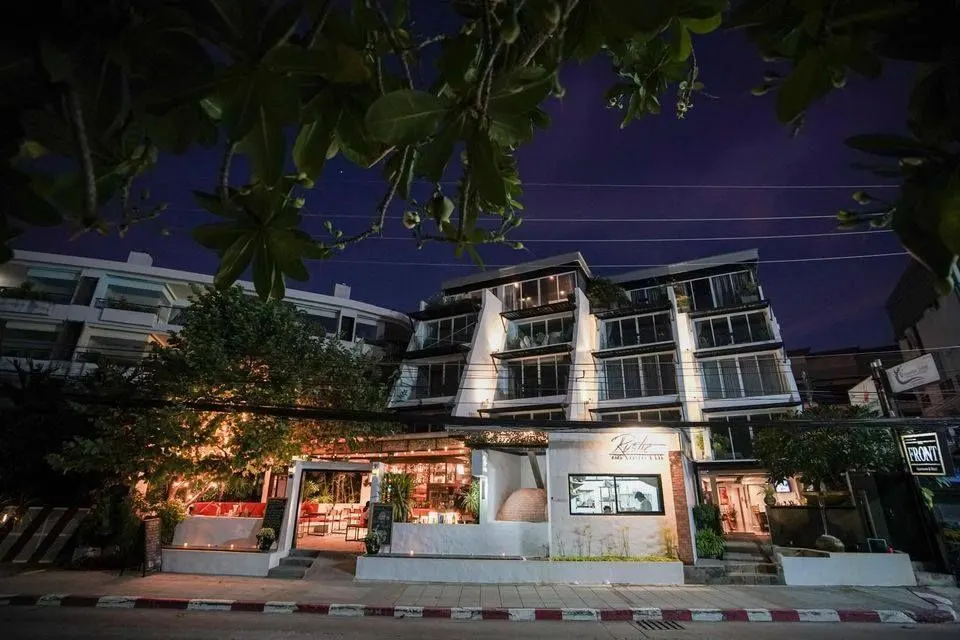 The Front Hotel and Apartments