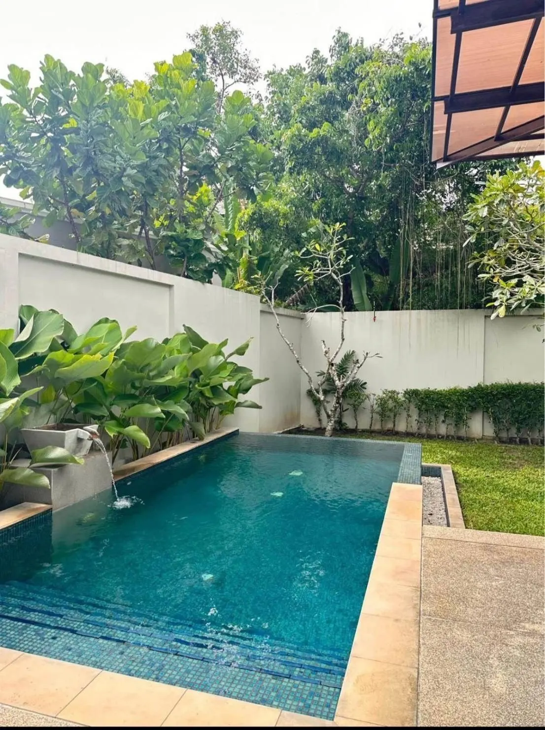 3 ห้องนอน · 3 ห้องน้ำ · 290 m²