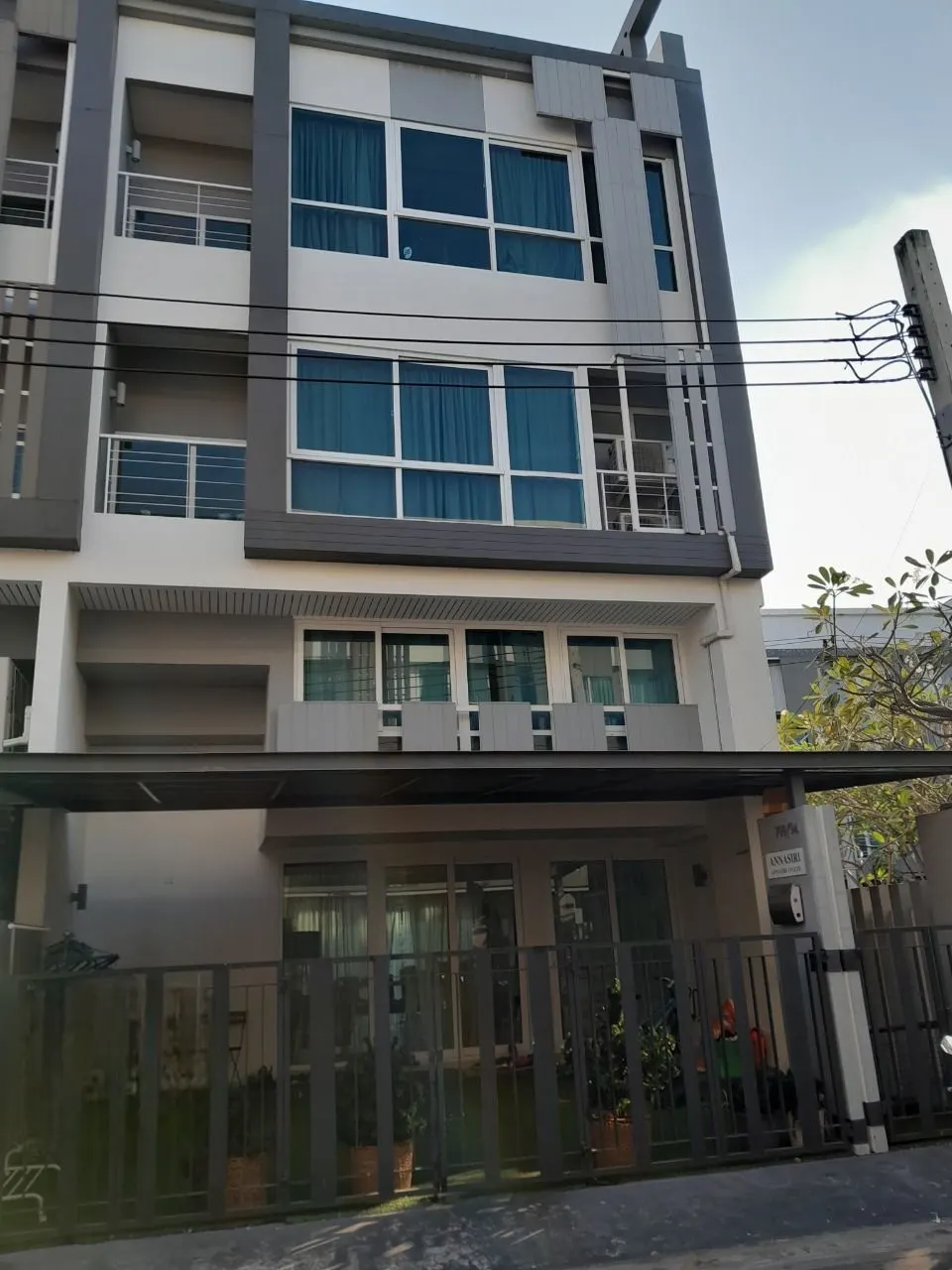 Townhouse · 3 室 · 4 卫 · 330 m²