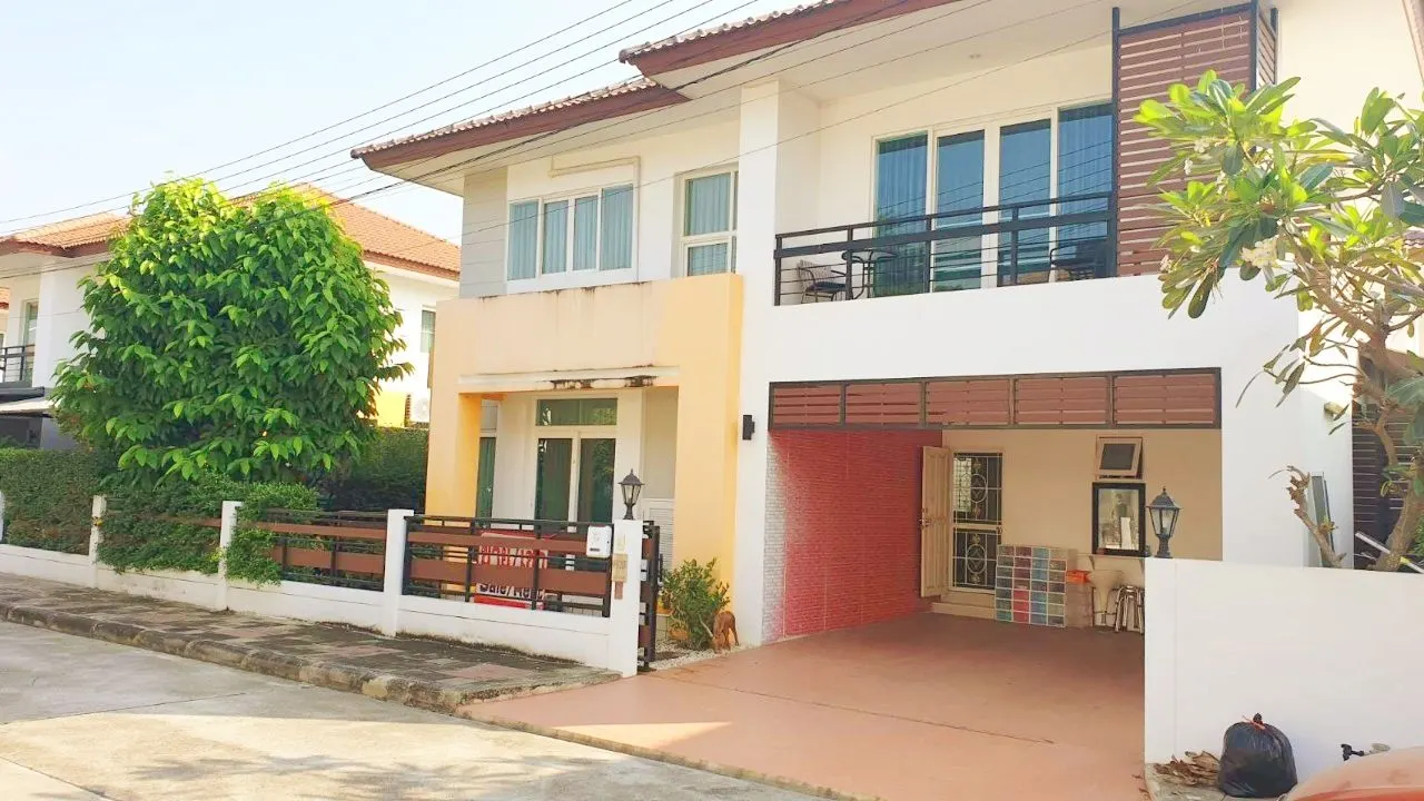 House · 3 ห้องนอน · 3 ห้องน้ำ · 206 m²