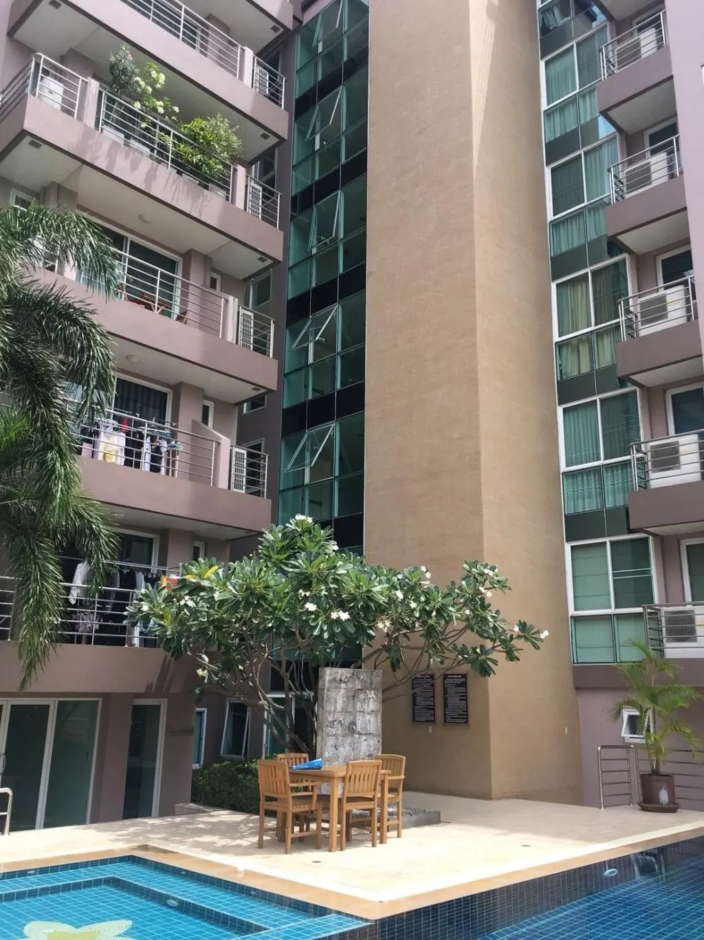 Condo · 2 сп. · 2 ванн. · 78 m²