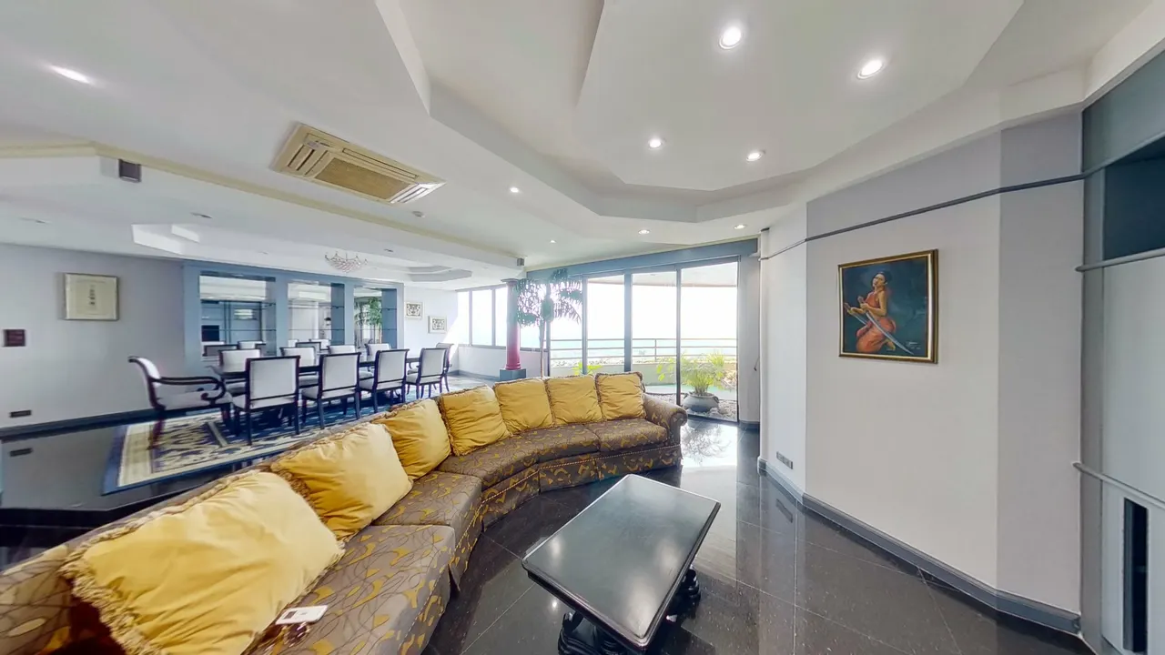 Condo · 3 室 · 4 卫 · 326 m²