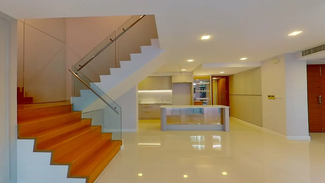 Condo · 2 室 · 4 卫 · 243 m²