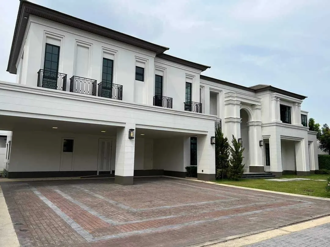 Villa · 5 bd · 6 ba · 661 m²