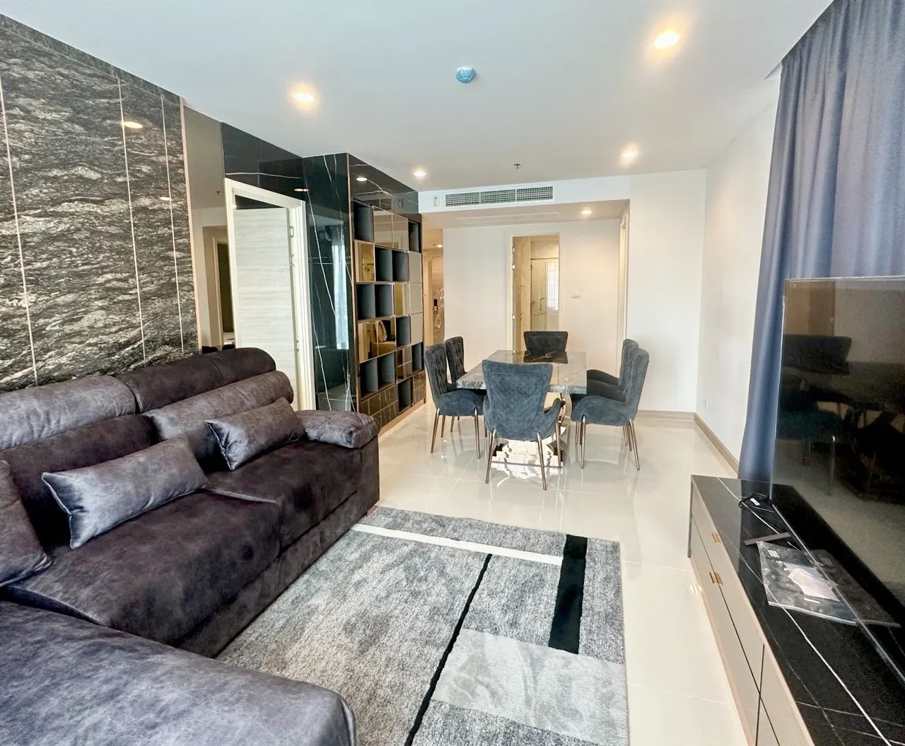 Condo · 2 bd · 2 ba · 99 m²
