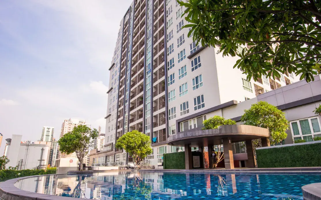 15 Sukhumvit Residences