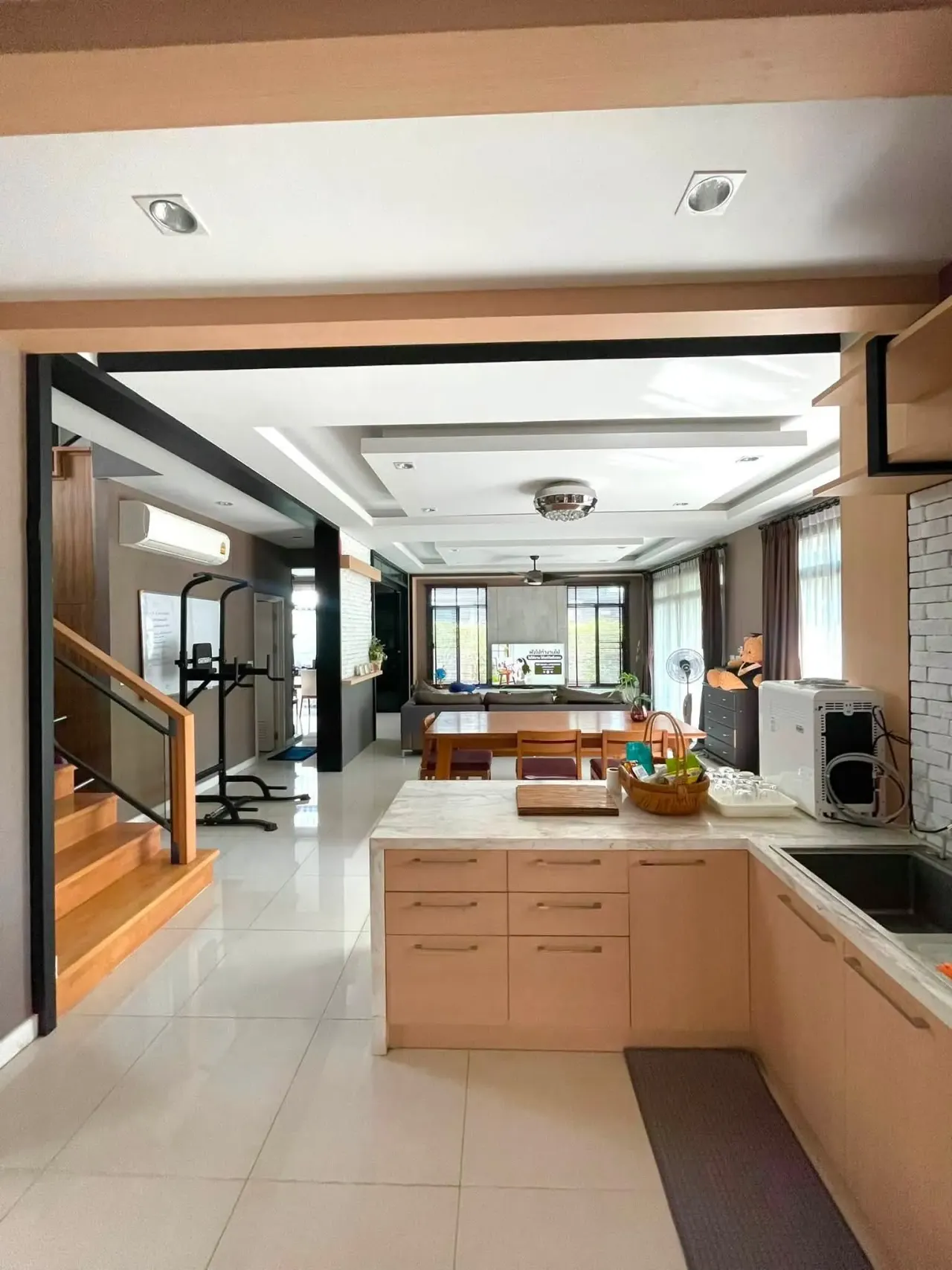 3 ห้องนอน · 3 ห้องน้ำ · 280 m²
