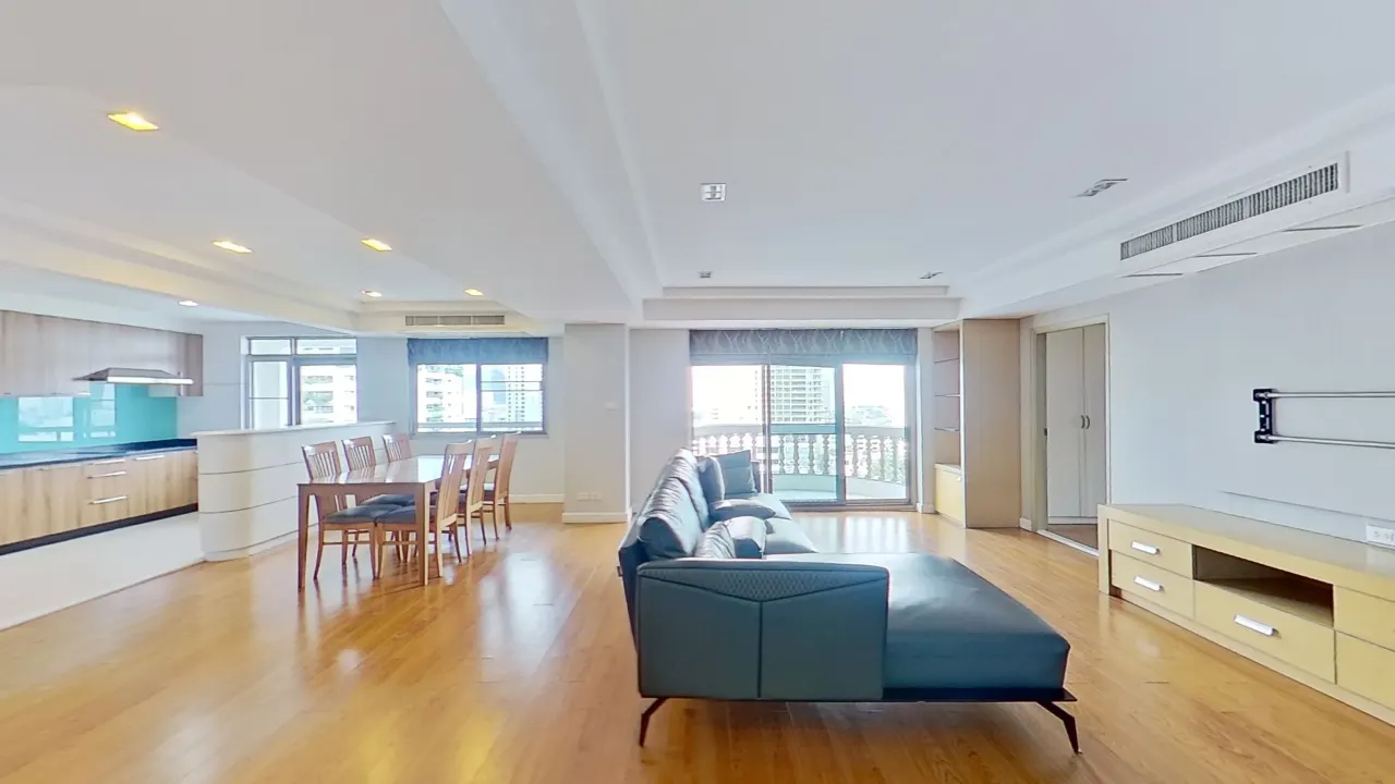 Condo · 3 bd · 3 ba · 166 m²