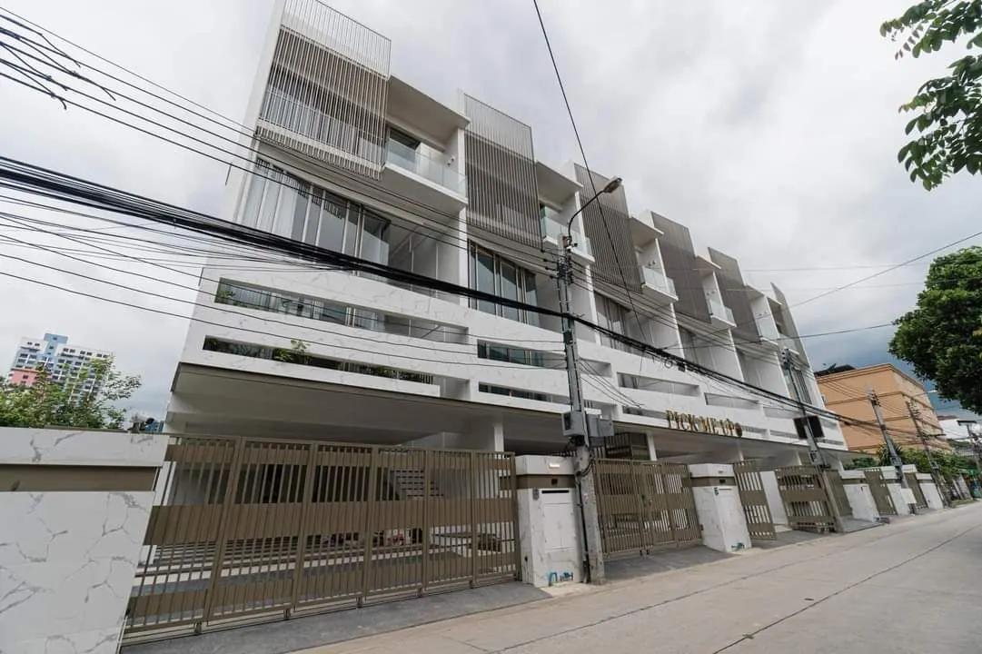 Townhouse · 3 bd · 4 ba · 400 m²