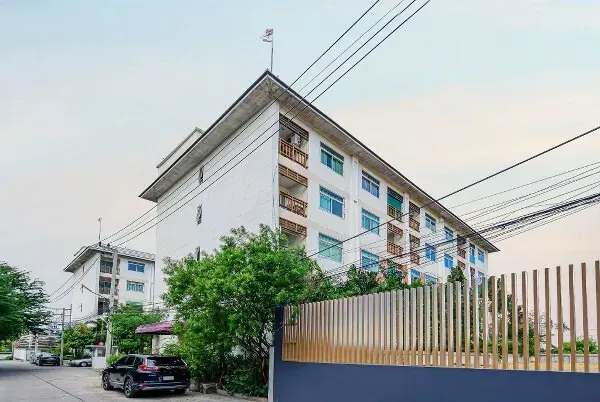 Kacha Puri Condominium