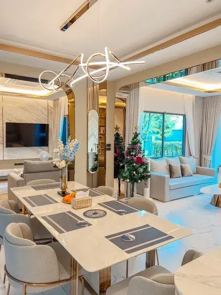 House · 4 bd · 5 ba · 345 m²