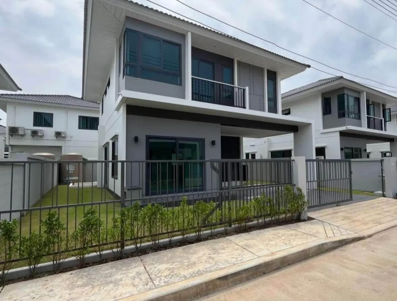 House · 4 bd · 3 ba · 300 m²