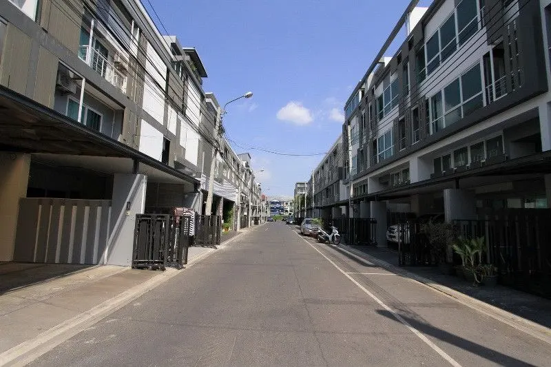 Townhouse · 3 室 · 3 卫 · 330 m²