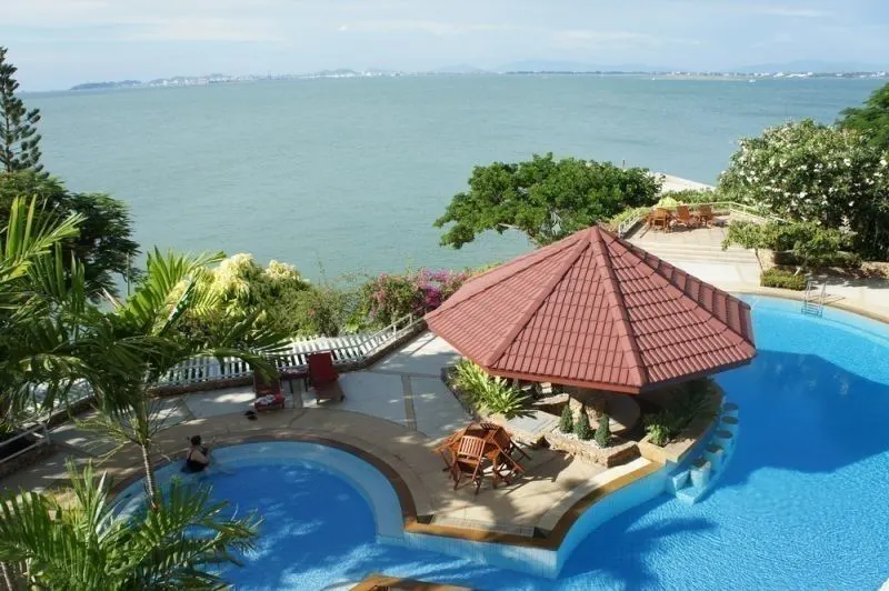 Garden Cliff Condominium 2