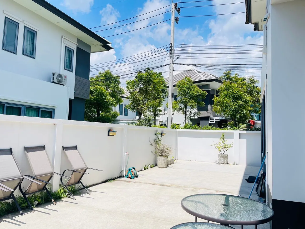 House · 3 bd · 4 ba · 280 m²