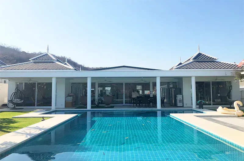 Villa · 3 ห้องนอน · 3 ห้องน้ำ · 288 m²