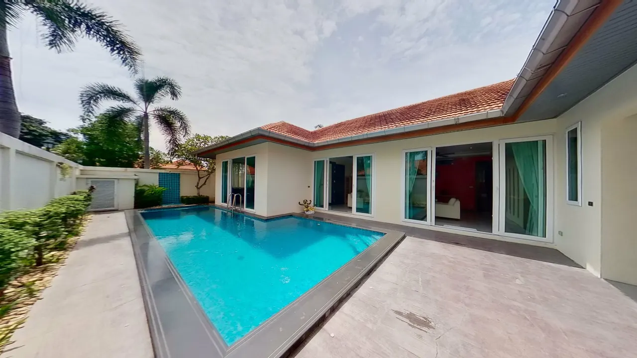 Villa · 4 bd · 5 ba · 210 m²