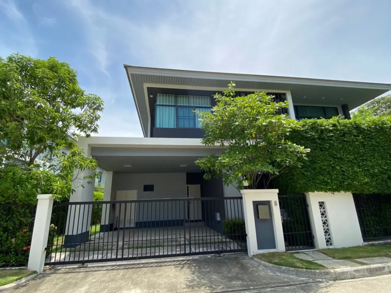 House · 4 ห้องนอน · 3 ห้องน้ำ · 244 m²
