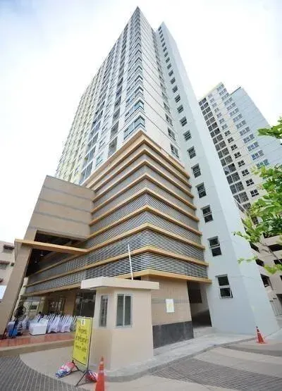 Le Rich Sathorn-Satupradit