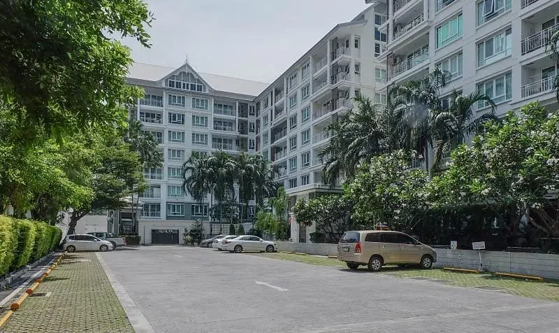 The Bangkok Sathorn-Taksin