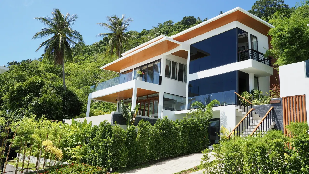 4 bd · 4 ba · 285 m²