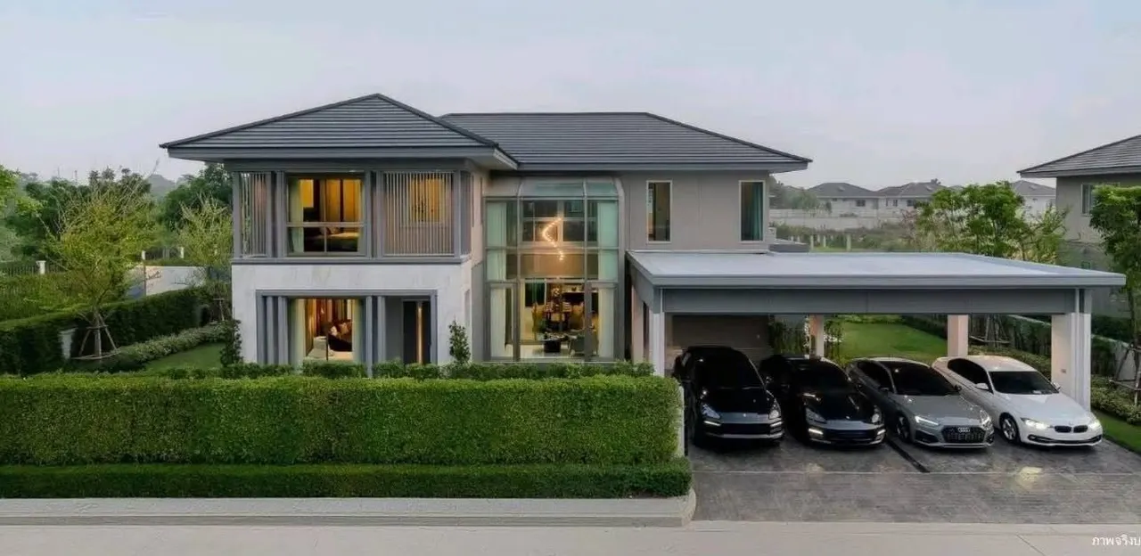 House · 5 bd · 6 ba · 393 m²