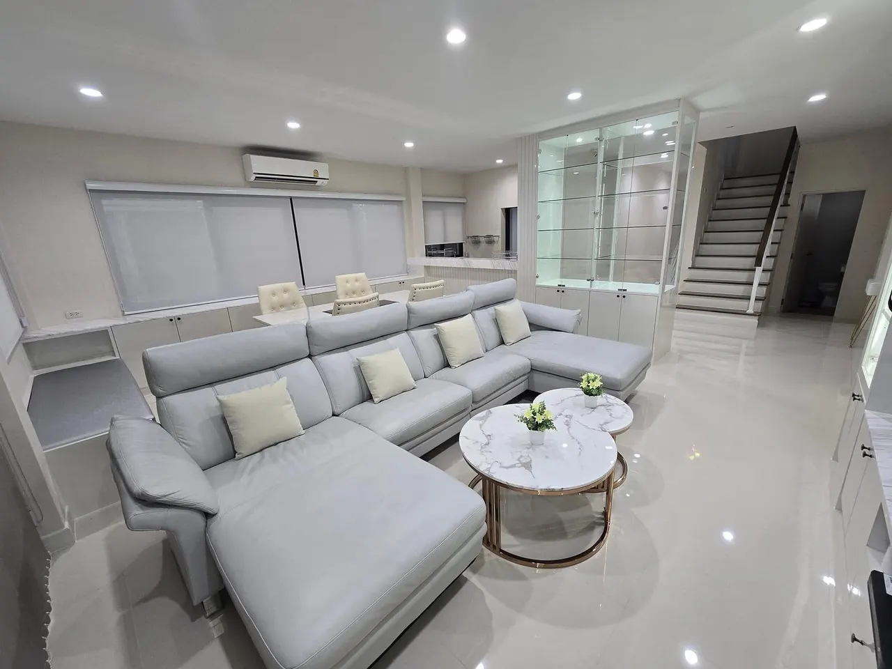 Villa · 5 ห้องนอน · 6 ห้องน้ำ · 375 m²