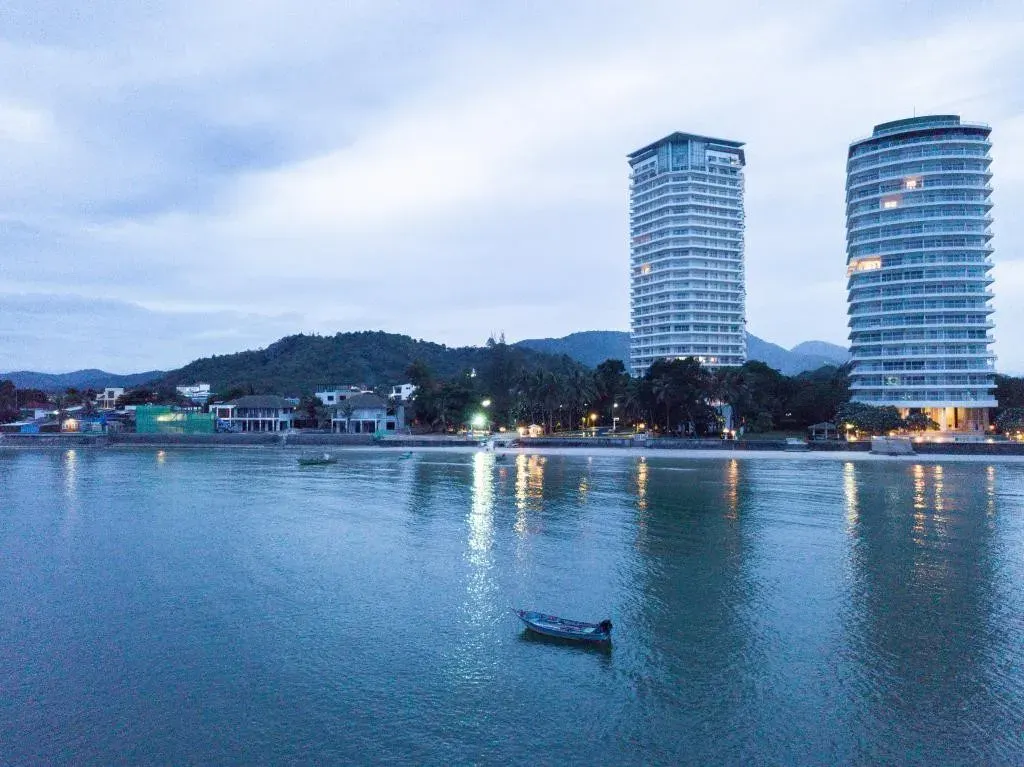 Baan Lonsai Beachfront