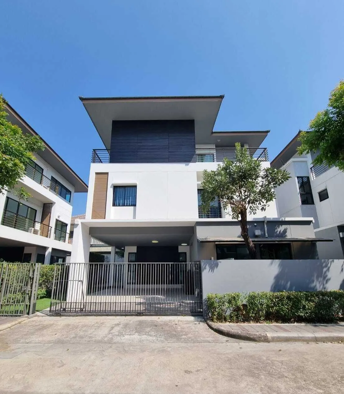 House · 3 ch. · 5 sdb · 310 m²