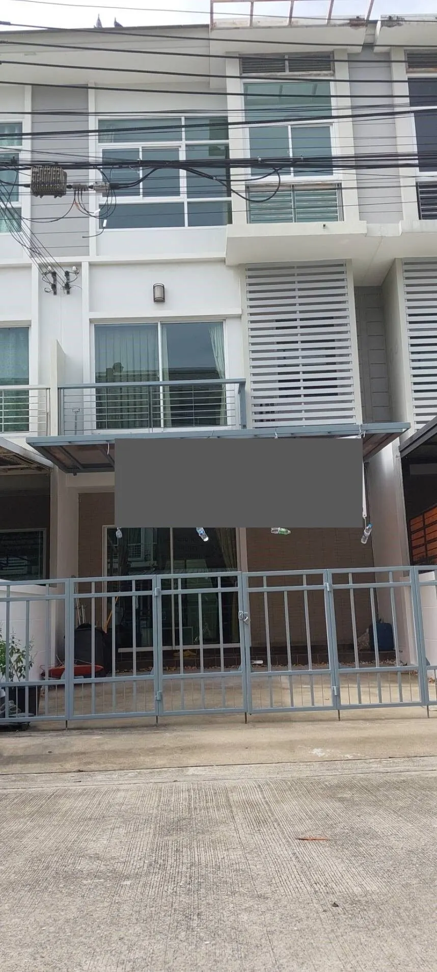 Townhouse · 3 bd · 3 ba · 138 m²