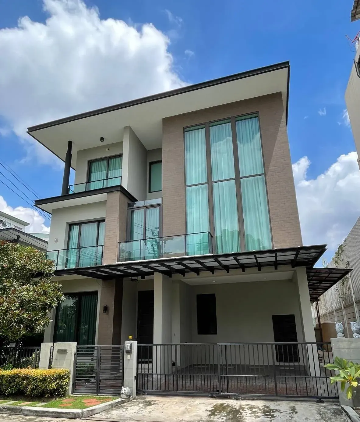 3 bd · 5 ba · 350 m²