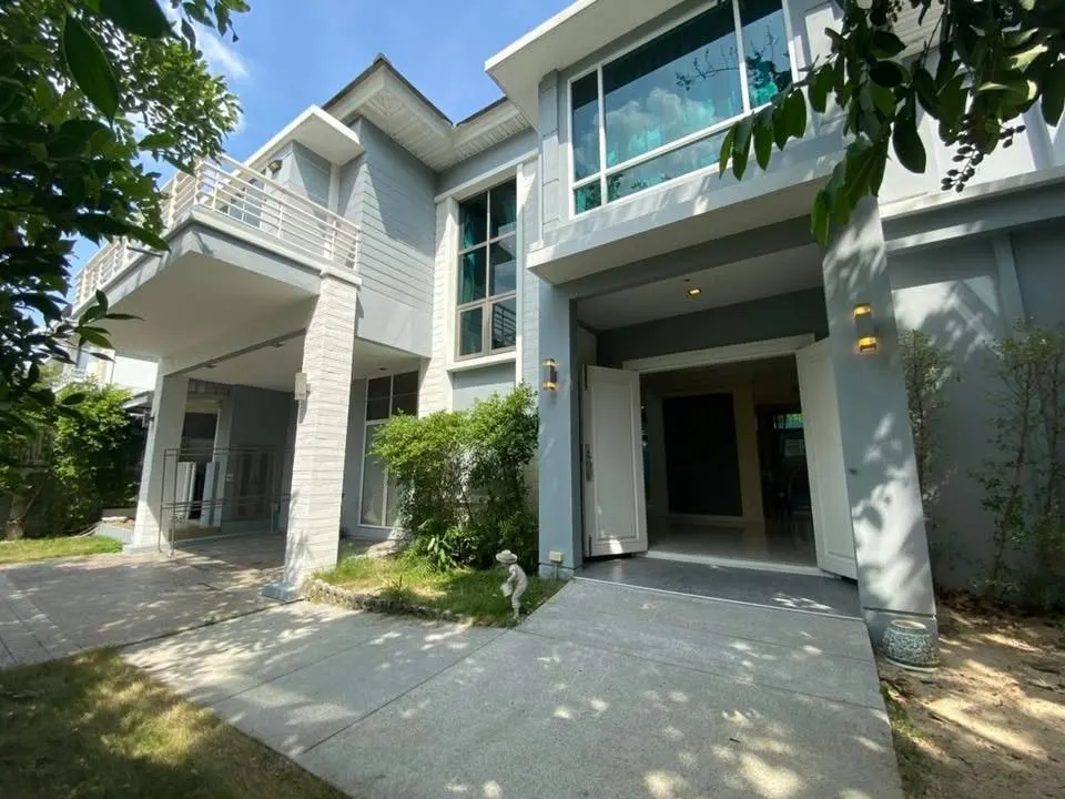 4 ห้องนอน · 5 ห้องน้ำ · 450 m²