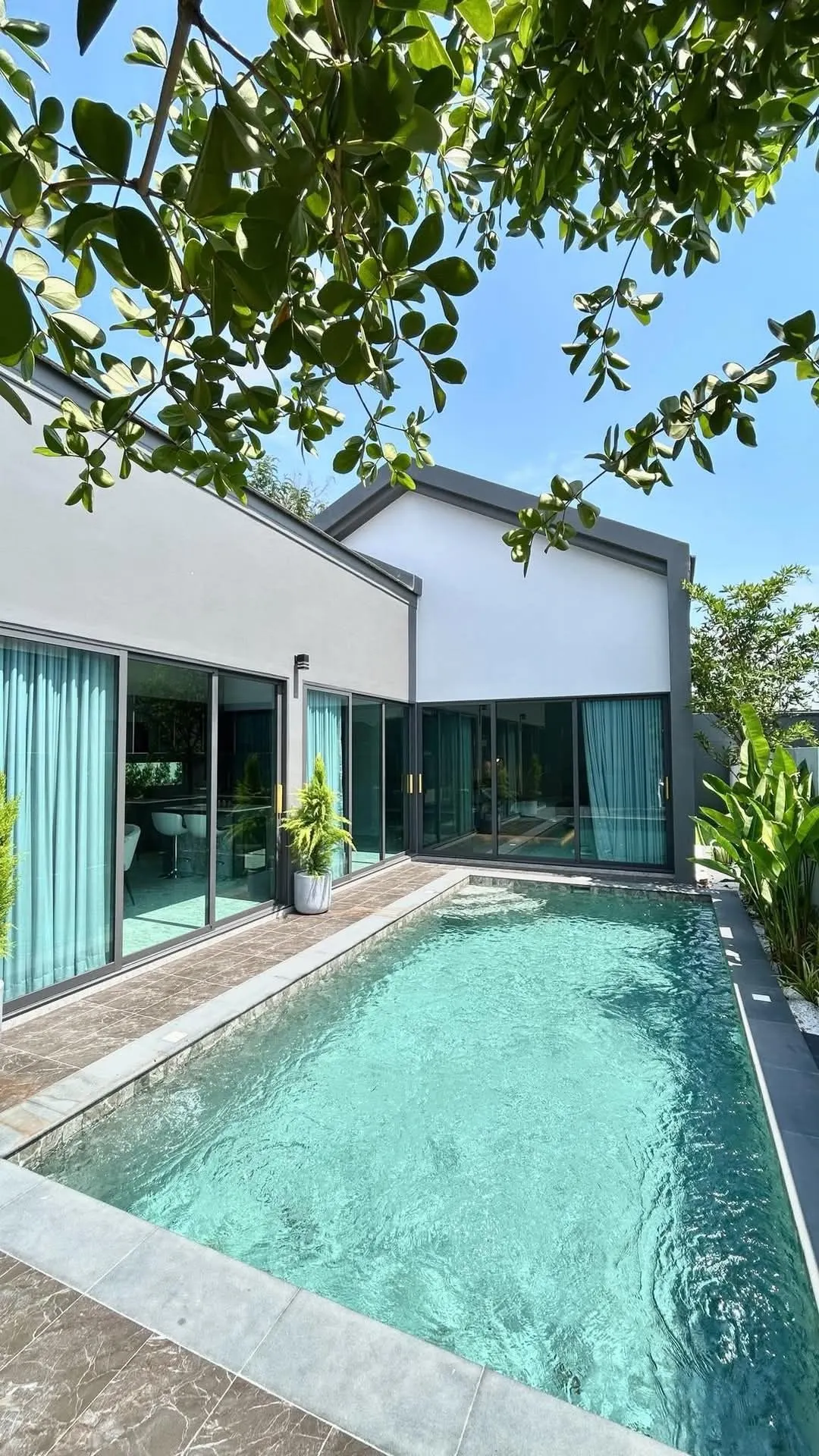 Villa · 4 ห้องนอน · 6 ห้องน้ำ · 350 m²