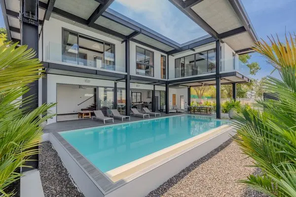 Villa · 4 ห้องนอน · 4 ห้องน้ำ · 220 m²
