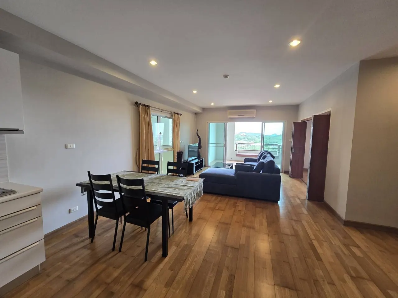 Condo · 1 室 · 1 卫 · 85 m²