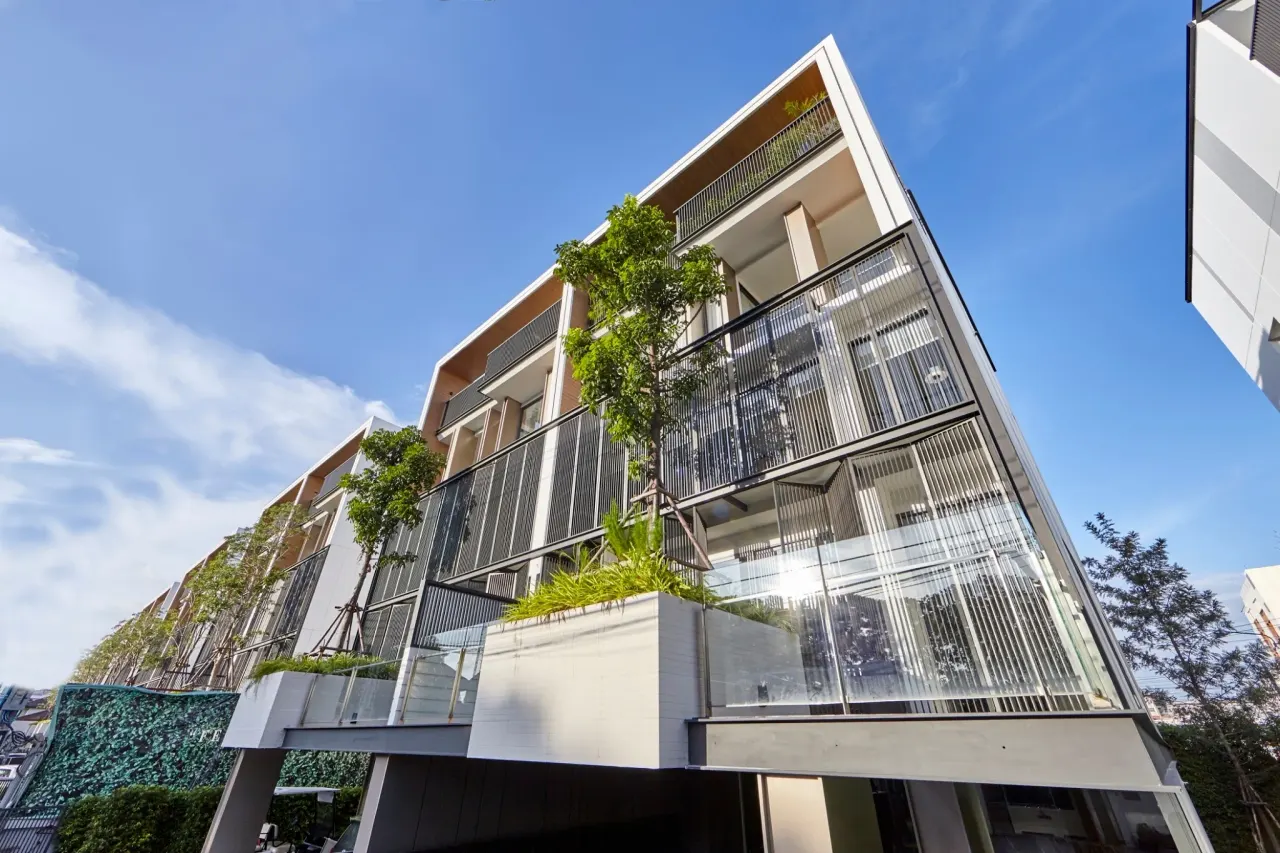 House · 4 bd · 6 ba · 450 m²