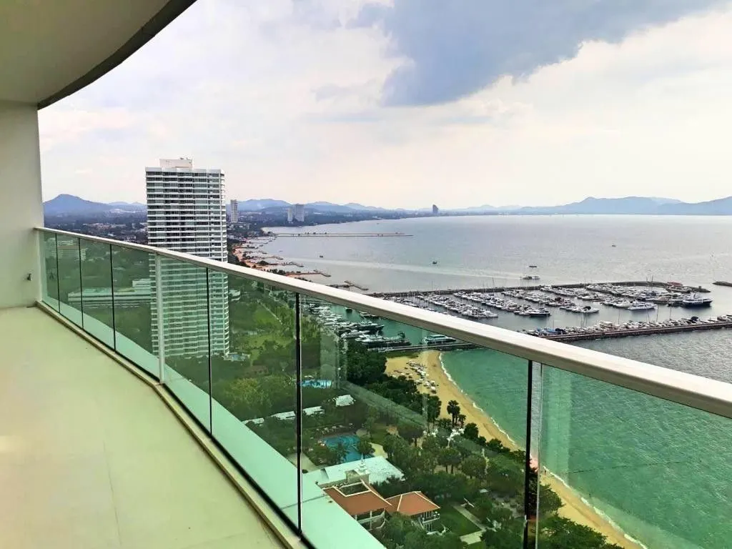 Condo · 2 bd · 2 ba · 142 m²