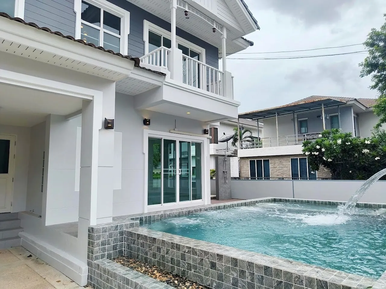 House · 4 ch. · 3 sdb · 232 m²