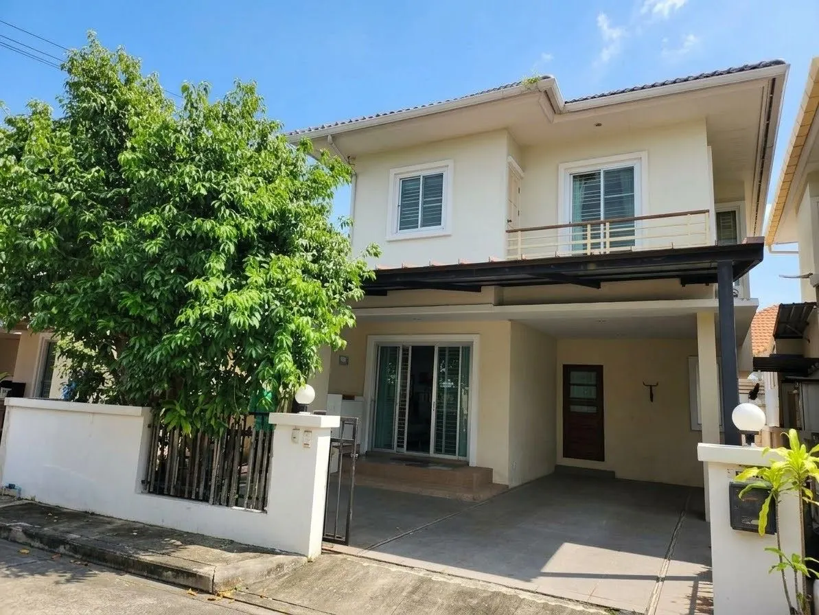 3 ห้องนอน · 2 ห้องน้ำ · 122 m²