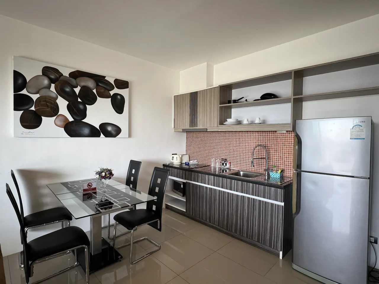 Condo · 1 ห้องนอน · 2 ห้องน้ำ · 92 m²