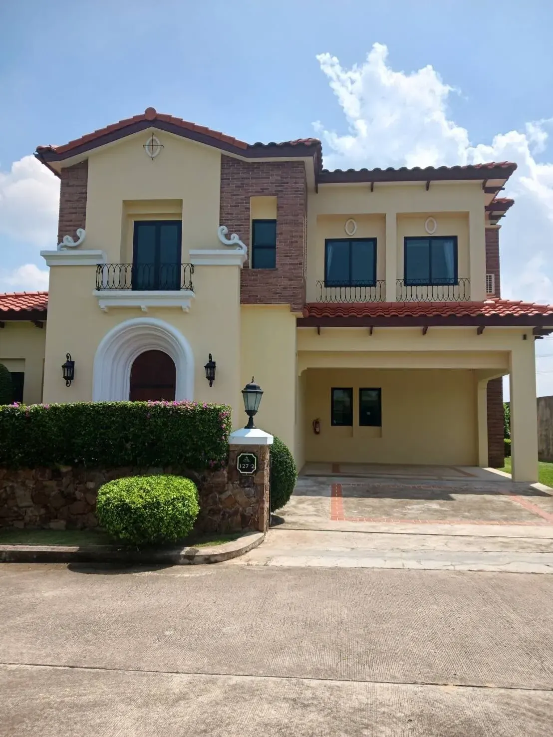 House · 3 ห้องนอน · 3 ห้องน้ำ · 212 m²
