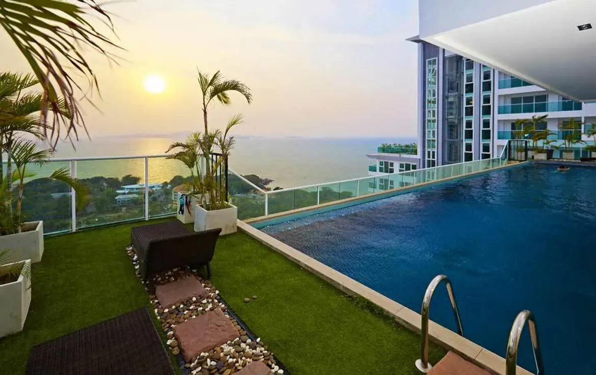 The View Cozy Beach Residence